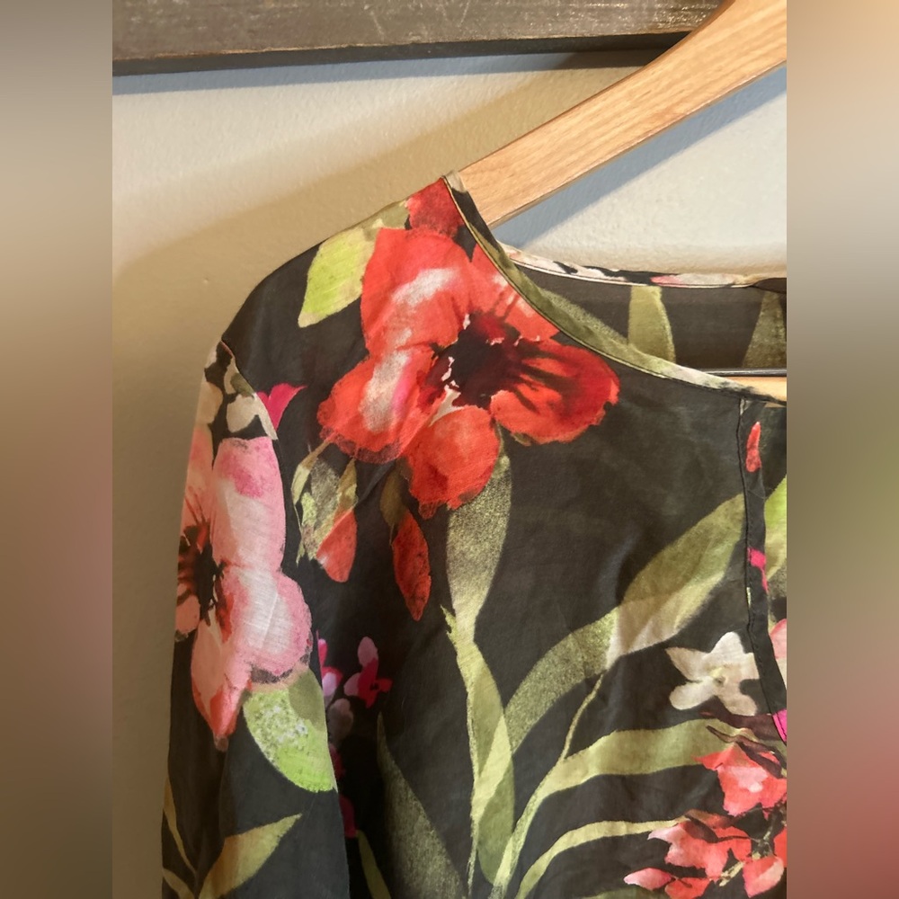 Tommy Bahama silk blouse - Picture 4 of 9